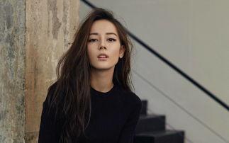 娱乐吃瓜女艺人喜欢显摆,揭秘娱乐圈“吃瓜女艺人”的显摆人生