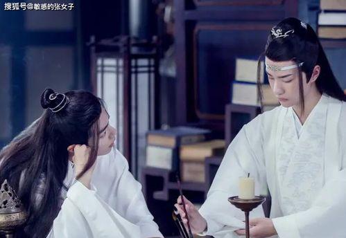 娱乐圈吃瓜双男主,揭秘双男主的甜蜜瓜田