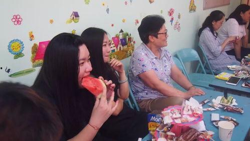 两个人吃瓜的娱乐,揭秘两位吃瓜群众的欢乐时光